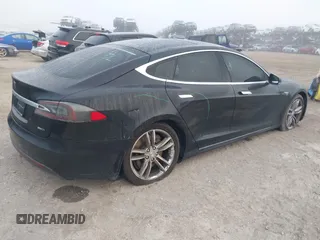 2015 Tesla Model S 85D with VIN 5YJSA1E24FF111120, listed as a IAAI auction lot 41471698 with 58,126 mi miles. Bid and sale history available at carsss.com. Image 4.