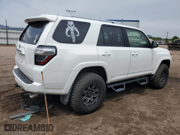 2018 Toyota 4Runner SR5 z VIN JTEBU5JR5J5497862, wystawiony jako Copart lot #59204945 z przebiegiem 50 602 mil mil oraz Szkoda całkowita • Salvage title. Historia ofert i sprzedaży dostępna na DreamBid. Obrazek 3.
