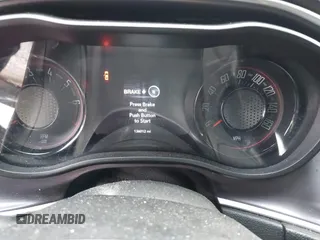 2018 Dodge Challenger SXT z VIN 2C3CDZAG8JH310769, wystawiony jako IAAI lot #42398650 z przebiegiem 136 012 mil mil oraz . Historia ofert i sprzedaży dostępna na DreamBid. Obrazek 7.