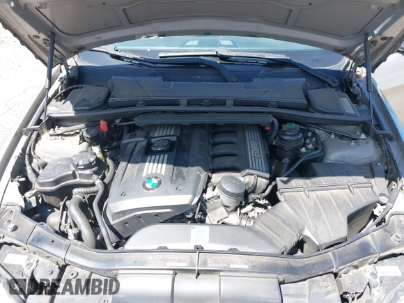 2009 BMW 3 Series 328i xDrive z VIN WBAPK53529A644875, wystawiony jako IAAI lot #42247084 z przebiegiem 158 903 mil mil oraz . Historia ofert i sprzedaży dostępna na DreamBid. Obrazek 10.
