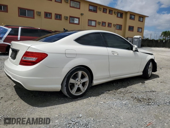 2013 Mercedes-Benz C 250 z VIN WDDGJ4HB8DG031492, wystawiony jako Copart lot #56948645 z przebiegiem 80 972 mil mil oraz Szkoda całkowita • Salvage title. Historia ofert i sprzedaży dostępna na DreamBid. Obrazek 3.