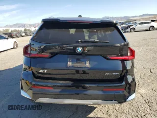 2024 BMW X1 xDrive28i z VIN WBX73EF02R5Z31516, wystawiony jako Copart lot #52913595 z przebiegiem Nie podano mil oraz Szkody całkowita. Historia ofert i sprzedaży dostępna na DreamBid. Obrazek 6.