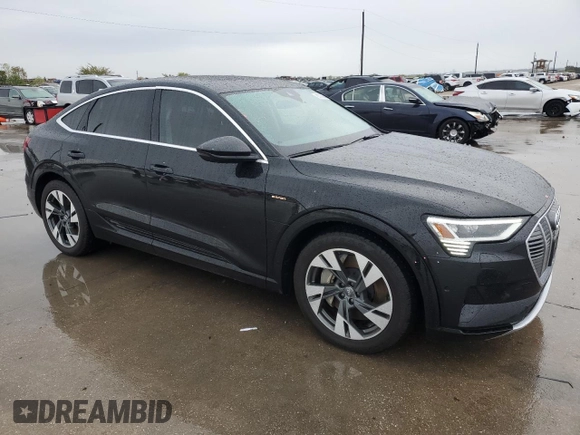 2020 Audi e-tron Sportback Premium Plus z VIN WA12ABGE3LB035458, wystawiony jako Copart lot #80768364 z przebiegiem 22 823 mil mil oraz Szkoda całkowita • Salvage title. Historia ofert i sprzedaży dostępna na DreamBid. Obrazek 4.
