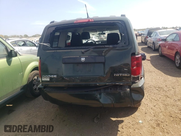 2010 Dodge Nitro SE z VIN 1D4PT2GK8AW124799, wystawiony jako Copart lot #71811164 z przebiegiem 108 013 mil mil oraz Szkoda całkowita • Salvage title. Historia ofert i sprzedaży dostępna na DreamBid. Obrazek 6.