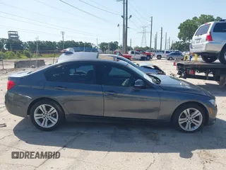 2016 BMW 3 Series 328i xDrive z VIN WBA8E3C58GK503641, wystawiony jako IAAI lot #42282926 z przebiegiem 130 039 mil mil oraz . Historia ofert i sprzedaży dostępna na DreamBid. Obrazek 13.