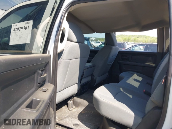 2013 Ram 2500 Tradesman z VIN 3C6UR5CL4DG529793, wystawiony jako IAAI lot #42029361 z przebiegiem 205 066 mil mil oraz . Historia ofert i sprzedaży dostępna na DreamBid. Obrazek 8.