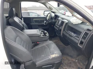 2019 Ram 1500 Tradesman z VIN 3C6JR6DG2KG705859, wystawiony jako IAAI lot #41716700 z przebiegiem 128 721 mil mil oraz . Historia ofert i sprzedaży dostępna na DreamBid. Obrazek 5.