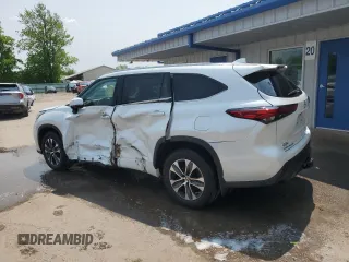 2022 Toyota Highlander XLE with VIN 5TDGZRBH1NS164177, listed as a Copart auction lot 58965595 with 72,284 mi miles and Salvage title. Bid and sale history available at DreamBid. Image 2.