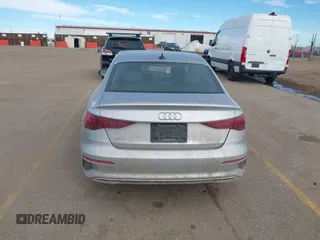 2024 Audi A3 Premium z VIN WAUAUDGY4RA082038, wystawiony jako IAAI lot #41487777 z przebiegiem 24 797 mil mil oraz . Historia ofert i sprzedaży dostępna na DreamBid. Obrazek 16.