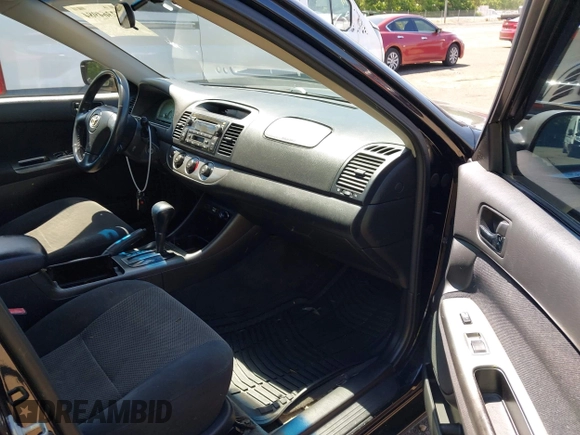 2002 Toyota Camry LE z VIN JTDBE32K020095947, wystawiony jako IAAI lot #42364984 z przebiegiem 198 756 mil mil oraz . Historia ofert i sprzedaży dostępna na DreamBid. Obrazek 5.