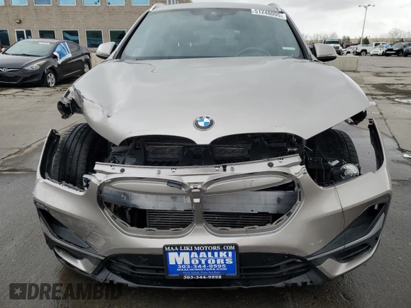 2022 BMW X1 xDrive28i with VIN WBXJG9C0XN5V03922, listed as a Copart auction lot 51248095 with 52,282 mi miles and Salvage Title. Bid and sale history available at carsss.com. Image 5.