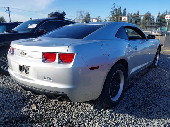 2011 Chevrolet Camaro 2LS z VIN 2G1FA1ED4B9117977, wystawiony jako IAAI lot #41570141 z przebiegiem 159 269 mil mil oraz . Historia ofert i sprzedaży dostępna na DreamBid. Obrazek 4.