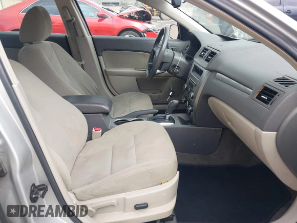 2010 Ford Fusion Hybrid with VIN 3FADP0L31AR406458, listed as a IAAI auction lot 41802042 with 225,678 mi miles. Bid and sale history available at carsss.com. Image 5.