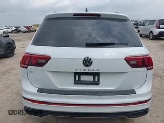 2024 Volkswagen Tiguan SE R-Line Black z VIN 3VVCB7AX3RM111987, wystawiony jako IAAI lot #42148019 z przebiegiem 6 455 mil mil oraz . Historia ofert i sprzedaży dostępna na DreamBid. Obrazek 16.