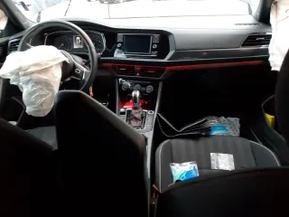 2019 Volkswagen Jetta GLI S z VIN 3VW6T7BU1KM147158, wystawiony jako Copart lot #72814922 z przebiegiem 19 109 mil mil oraz . Historia ofert i sprzedaży dostępna na DreamBid. Obrazek 8.