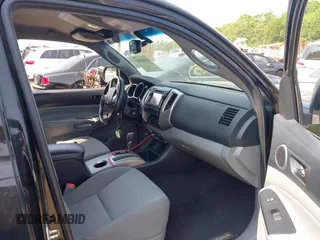 2013 Toyota Tacoma with VIN 3TMMU4FNXDM057020, listed as a IAAI auction lot 42560987 with 177,333 mi miles and . Bid and sale history available at DreamBid. Image 5.