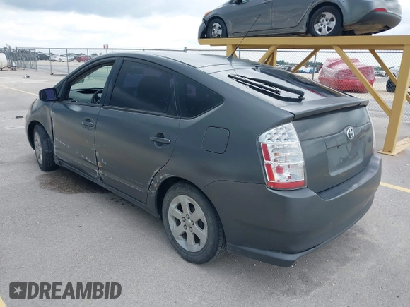2006 Toyota Prius z VIN JTDKB20U567081644, wystawiony jako IAAI lot #42328410 z przebiegiem 138 708 mil mil oraz . Historia ofert i sprzedaży dostępna na DreamBid. Obrazek 3.