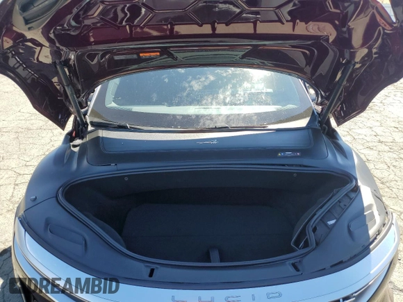 2023 Lucid Air Grand Touring z VIN 50EA1GBA1PA009192, wystawiony jako Copart lot #68173714 z przebiegiem 6 021 mil mil oraz Szkoda całkowita • Salvage title. Historia ofert i sprzedaży dostępna na DreamBid. Obrazek 13.