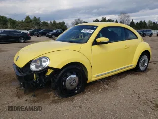 2014 Volkswagen Beetle 1.8T z VIN 3VWJ17AT2EM634320, wystawiony jako Copart lot #54020105 z przebiegiem 16 766 mil mil oraz Szkoda całkowita • Salvage title. Historia ofert i sprzedaży dostępna na DreamBid. Obrazek 1.