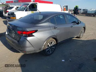2024 Nissan Versa S z VIN 3N1CN8DV2RL910111, wystawiony jako IAAI lot #42028037 z przebiegiem 12 848 mil mil oraz . Historia ofert i sprzedaży dostępna na DreamBid. Obrazek 4.