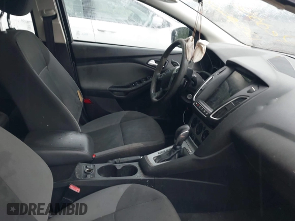 2012 Ford Focus SE z VIN 1FAHP3F20CL138736, wystawiony jako IAAI lot #42315862 z przebiegiem 231 570 mil mil oraz . Historia ofert i sprzedaży dostępna na DreamBid. Obrazek 5.