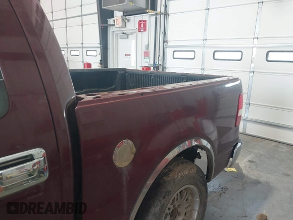 2004 Ford F-150 XLT z VIN 1FTRW12W44KC93229, wystawiony jako IAAI lot #42434756 z przebiegiem Nie podano mil oraz . Historia ofert i sprzedaży dostępna na DreamBid. Obrazek 12.