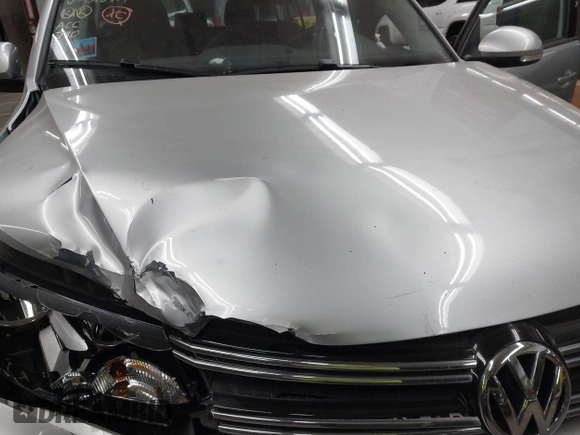 2017 Volkswagen Tiguan S with VIN WVGBV7AX6HK042814, listed as a IAAI auction lot 41742587 with 89,086 mi miles and . Bid and sale history available at DreamBid. Image 10.