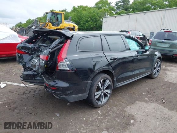 2023 Volvo V60 Plus with VIN YV4L12WY5P2105714, listed as a IAAI auction lot 42372970 with 30,170 mi miles and . Bid and sale history available at DreamBid. Image 4.