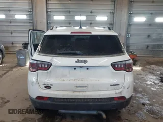 2018 Jeep Compass Latitude with VIN 3C4NJDBB0JT179167, listed as a IAAI auction lot 41622598 with 106,880 mi miles. Bid and sale history available at carsss.com. Image 17.
