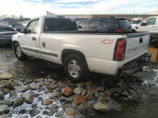 2000 Chevrolet Silverado 1500 with VIN 1GCEC14W2YE176211, listed as a IAAI auction lot 41393061 with 303,167 mi miles. Bid and sale history available at carsss.com. Image 3.