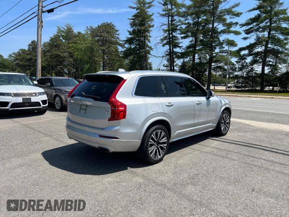 2021 Volvo XC90 Momentum z VIN YV4102CK7M1688329, wystawiony jako Copart lot #61495905 z przebiegiem 97 604 mil mil oraz Czysty tytuł • Clean title. Historia ofert i sprzedaży dostępna na DreamBid. Obrazek 4.