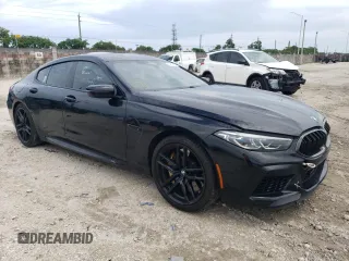 2021 BMW M8 z VIN WBSGV0C08MCF20118, wystawiony jako Copart lot #54980043 z przebiegiem 28 254 mil mil oraz . Historia ofert i sprzedaży dostępna na DreamBid. Obrazek 4.