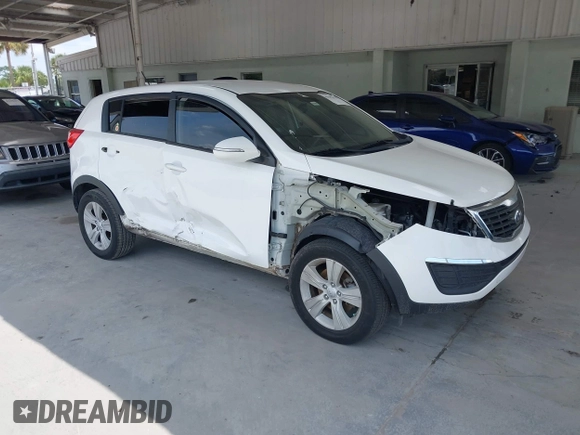 2013 Kia Sportage LX z VIN KNDPB3A2XD7521010, wystawiony jako IAAI lot #42297975 z przebiegiem 134 826 mil mil oraz . Historia ofert i sprzedaży dostępna na DreamBid. Obrazek 1.