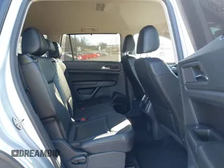 2018 Volkswagen Atlas SE with VIN 1V2DR2CA5JC533628, listed as a IAAI auction lot 40849747 with 109,838 mi miles and . Bid and sale history available at DreamBid. Image 8.
