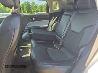 2022 Jeep Compass Latitude z VIN 3C4NJDBB2NT205936, wystawiony jako IAAI lot #42885857 z przebiegiem 39 157 mil mil oraz . Historia ofert i sprzedaży dostępna na DreamBid. Obrazek 39.
