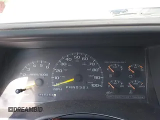 1999 GMC Suburban z VIN 3GKGK26J2XG505570, wystawiony jako IAAI lot #42358504 z przebiegiem 115 253 mil mil oraz . Historia ofert i sprzedaży dostępna na DreamBid. Obrazek 7.