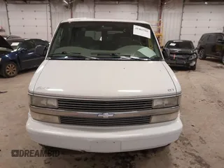 1998 Chevrolet Astro Cargo Van YF7 Upfitter with VIN 1GBDM19W1WB121821, listed as a IAAI auction lot 41463704 with 141,724 mi miles. Bid and sale history available at carsss.com. Image 12.