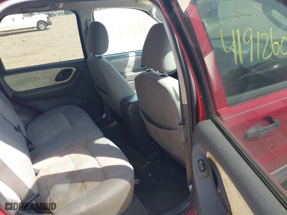 2006 Ford Escape XLT with VIN 1FMYU03186KA06262, listed as a IAAI auction lot 41912605 with 157,117 mi miles. Bid and sale history available at carsss.com. Image 8.