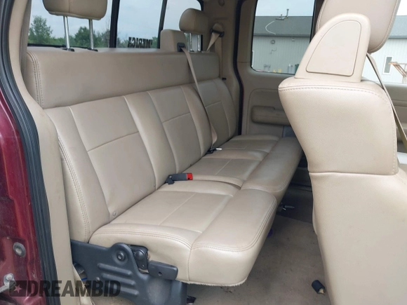 2006 Ford F-150 XLT z VIN 1FTPX14566FA55886, wystawiony jako IAAI lot #42636382 z przebiegiem 197 702 mil mil oraz . Historia ofert i sprzedaży dostępna na DreamBid. Obrazek 8.