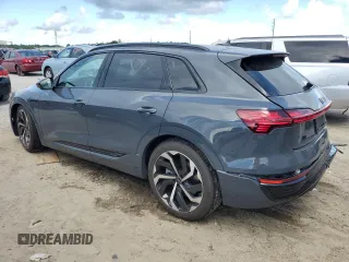 2024 Audi Q8 e-tron Premium Plus z VIN WA15AAGE0RB060883, wystawiony jako Copart lot #69075094 z przebiegiem 1583 mil mil oraz Szkody całkowita. Historia ofert i sprzedaży dostępna na DreamBid. Obrazek 2.