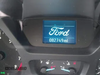 2017 Ford Transit z VIN 1FTYR2CM1HKB48712, wystawiony jako IAAI lot #39946351 z przebiegiem 82 749 mil mil oraz . Historia ofert i sprzedaży dostępna na DreamBid. Obrazek 7.
