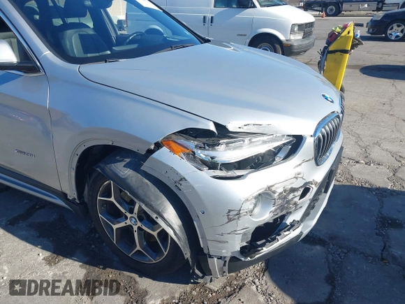 2017 BMW X1 xDrive28i z VIN WBXHT3Z34H4A53805, wystawiony jako IAAI lot #40682476 z przebiegiem 225 253 mil mil oraz . Historia ofert i sprzedaży dostępna na DreamBid. Obrazek 6.