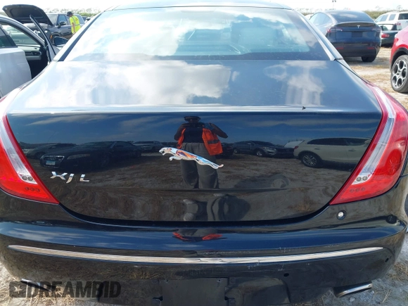 2012 Jaguar XJ XJL with VIN SAJWA2GB2CLV37760, listed as a IAAI auction lot 40541475 with Not provided miles and . Bid and sale history available at DreamBid. Image 16.