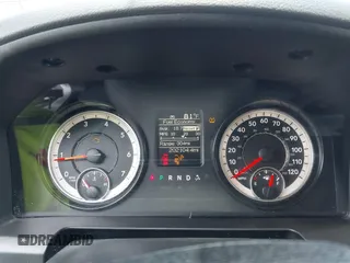 2018 Ram 1500 Express z VIN 3C6RR6KG4JG252350, wystawiony jako IAAI lot #42537585 z przebiegiem 202 104 mil mil oraz . Historia ofert i sprzedaży dostępna na DreamBid. Obrazek 7.