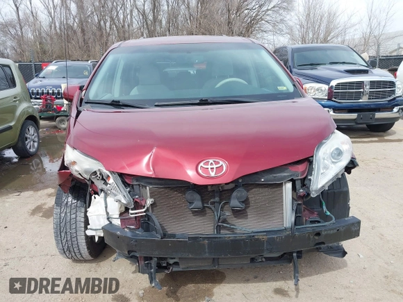 2011 Toyota Sienna LE AAS with VIN 5TDKK3DC7BS007097, listed as a IAAI auction lot 41802056 with 170,471 mi miles. Bid and sale history available at carsss.com. Image 6.