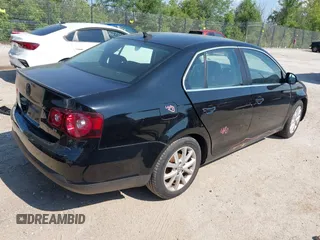 2010 Volkswagen Jetta Limited Edition z VIN 3VWRX7AJ5AM024194, wystawiony jako IAAI lot #42699309 z przebiegiem 179 644 mil mil oraz . Historia ofert i sprzedaży dostępna na DreamBid. Obrazek 4.