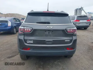 2020 Jeep Compass Latitude z VIN 3C4NJDBB4LT205322, wystawiony jako IAAI lot #42589298 z przebiegiem 50 665 mil mil oraz . Historia ofert i sprzedaży dostępna na DreamBid. Obrazek 16.