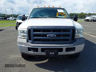 2006 Ford F-250 XL z VIN 1FTSX21526EC48594, wystawiony jako IAAI lot #42678050 z przebiegiem 45 547 mil mil oraz . Historia ofert i sprzedaży dostępna na DreamBid. Obrazek 12.