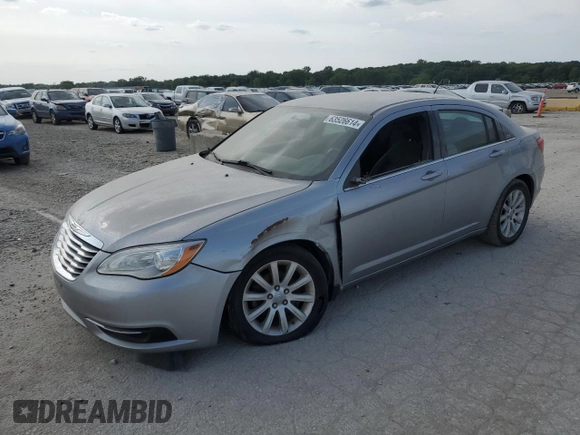 2014 Chrysler 200 Touring z VIN 1C3CCBBB0EN177211, wystawiony jako Copart lot #63526614 z przebiegiem 131 915 mil mil oraz Szkody całkowita. Historia ofert i sprzedaży dostępna na DreamBid. Obrazek 1.