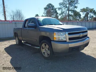 2008 Chevrolet Silverado 1500 LT w/1LT with VIN 1GCEC19J68Z267052, listed as a IAAI auction lot 41700844 with 170,426 mi miles. Bid and sale history available at carsss.com. Image 1.